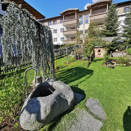 Hotel Landhaus Zillertal Fuegen