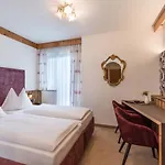 Landhaus Zillertal Hotel Fuegen