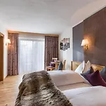 Landhaus Zillertal 3* Fuegen